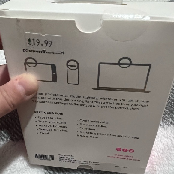 New - Selfie Ring Light - Picture 3 of 4